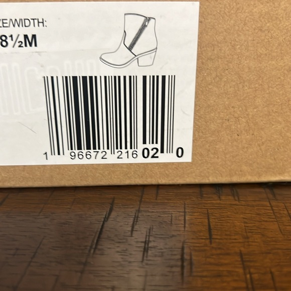 Brand new Lucky Brand boots - Picture 9 of 9